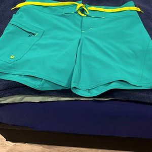 Athleta | Fiji Green Clearwater Shorts - Women size 2 in Green Teal